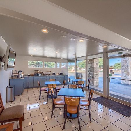 Americas Best Value Inn Uvalde Dış mekan fotoğraf