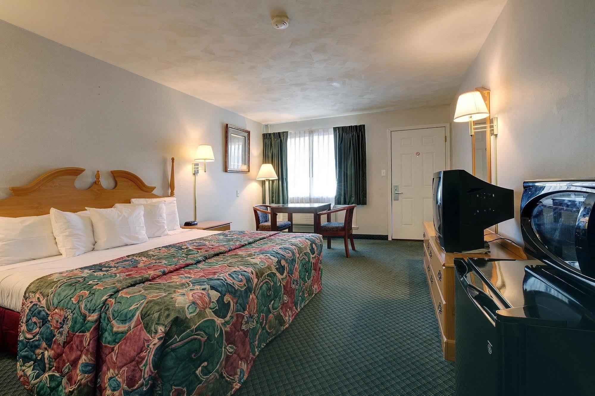 Americas Best Value Inn Uvalde Oda fotoğraf