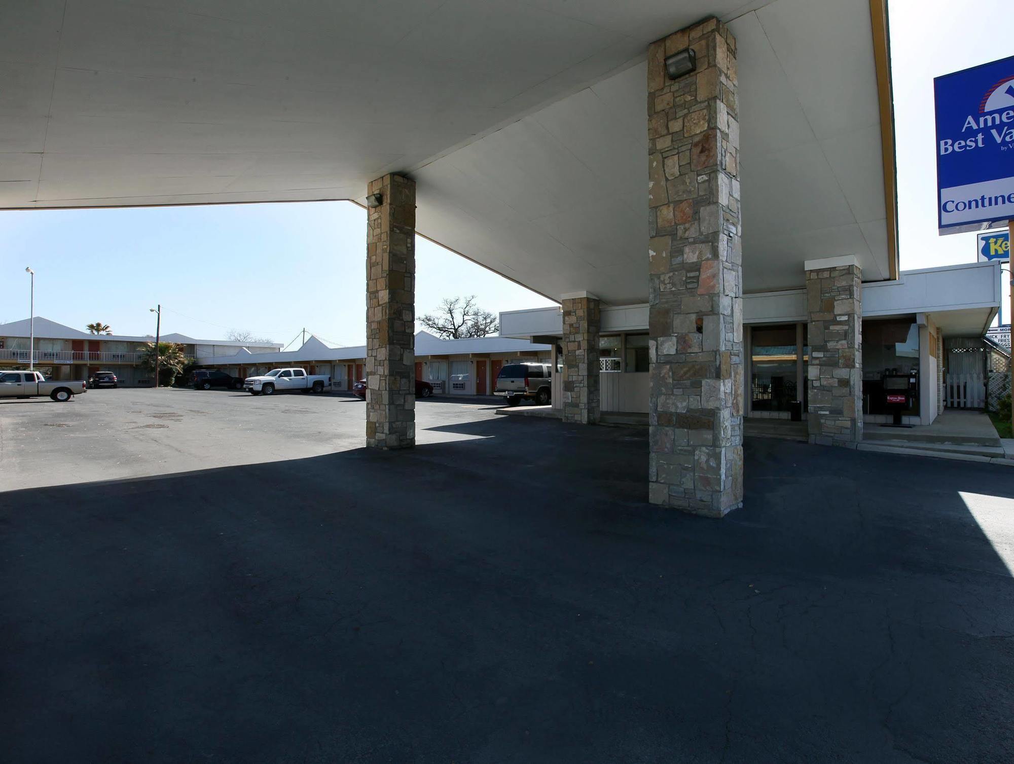 Americas Best Value Inn Uvalde Dış mekan fotoğraf