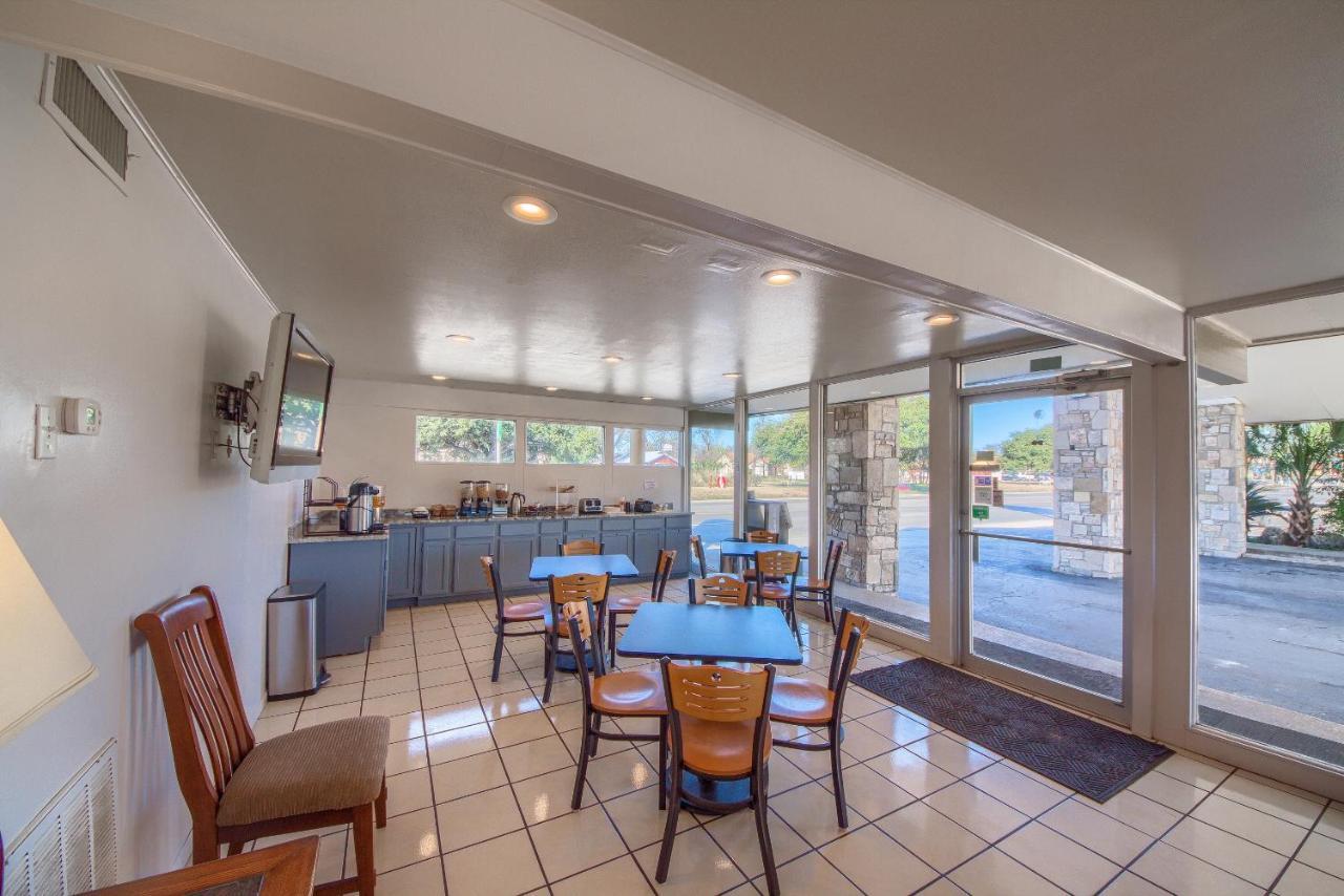 Americas Best Value Inn Uvalde Dış mekan fotoğraf