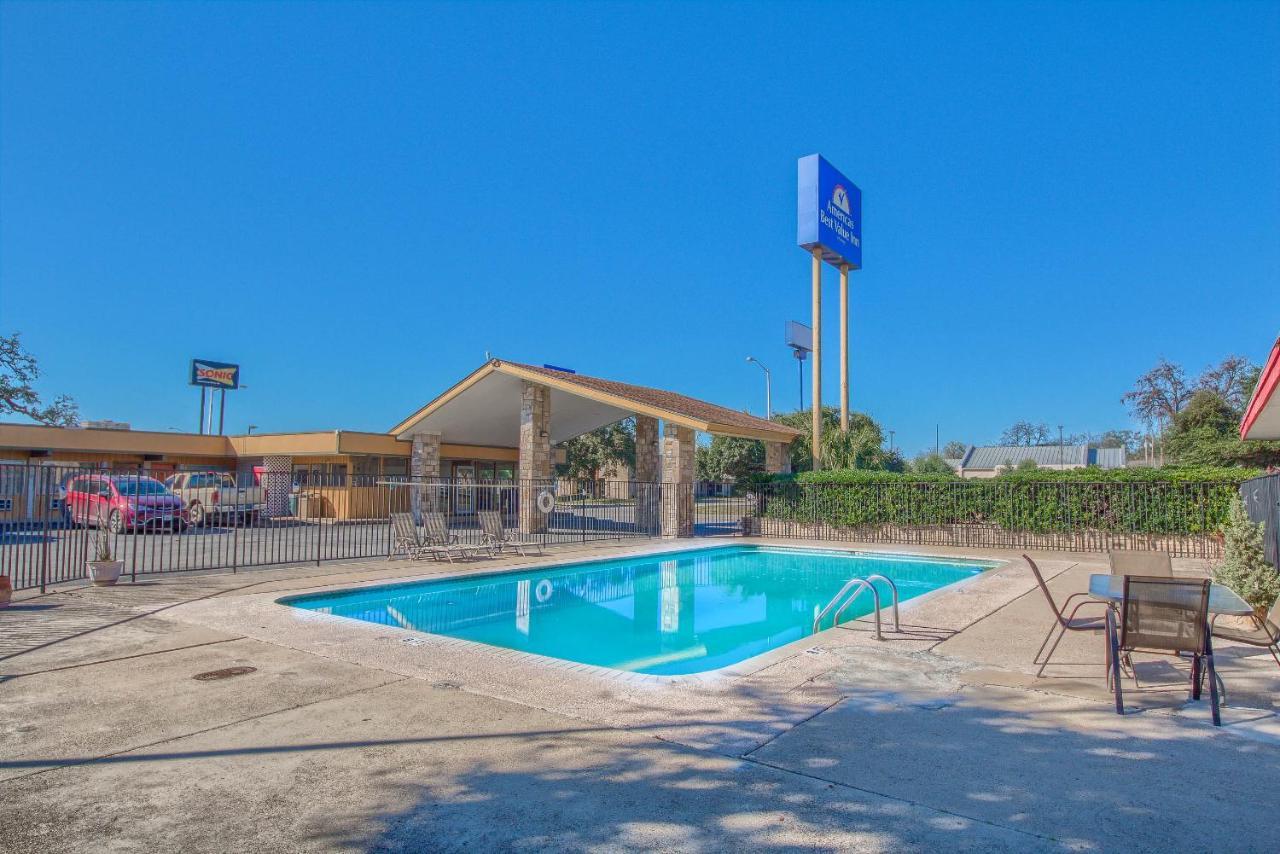 Americas Best Value Inn Uvalde Dış mekan fotoğraf