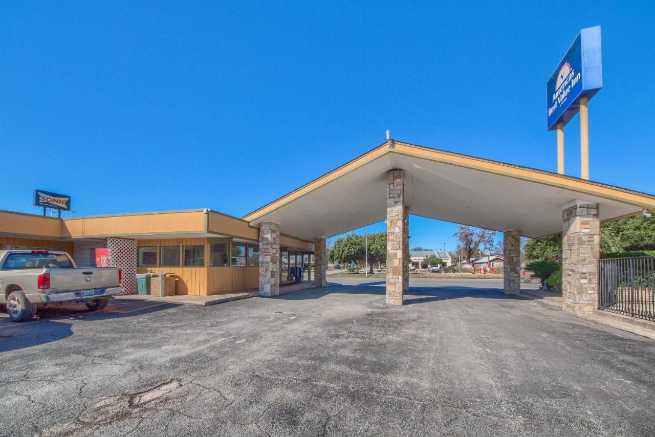 Americas Best Value Inn Uvalde Dış mekan fotoğraf