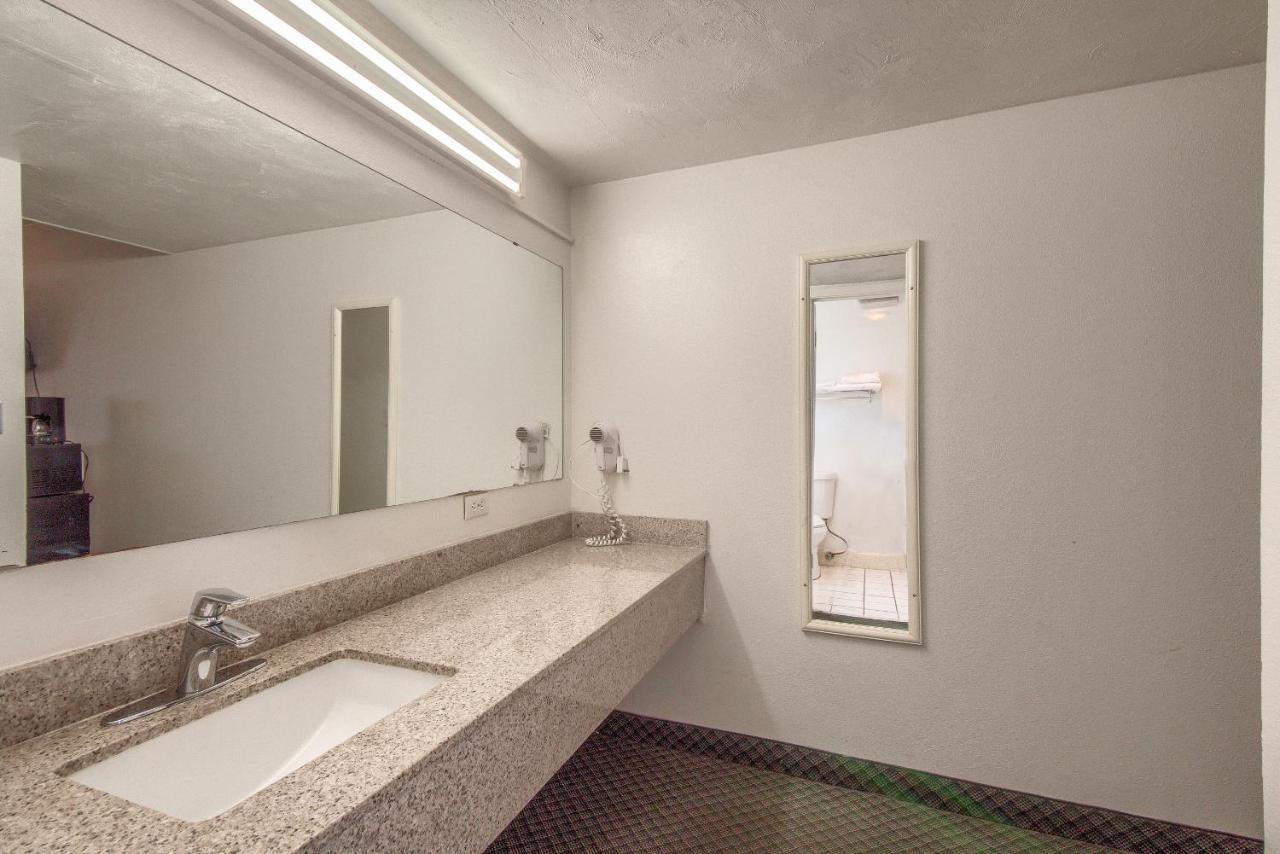 Americas Best Value Inn Uvalde Dış mekan fotoğraf